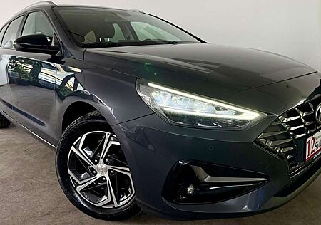 Hyundai i30 cw Intro Edition LED Kamera NAVI PDC Shz