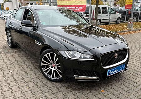 Jaguar XF 3.0 D Prestige*PANO*LEDER*GR.NAVI*BI.XEN*VOL*