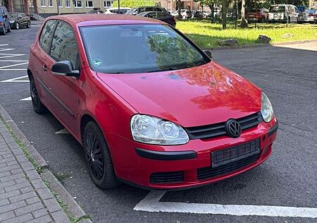 VW Golf Volkswagen V / Fahrbreit / Mit Klima und Tempomat