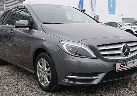 Mercedes-Benz B 200 Scheckheftgepflegt 2. Hand Bi-Xenon Klima Tempomat