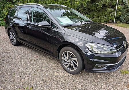 VW Golf Variant Volkswagen VII 4Motion Standhzg.
