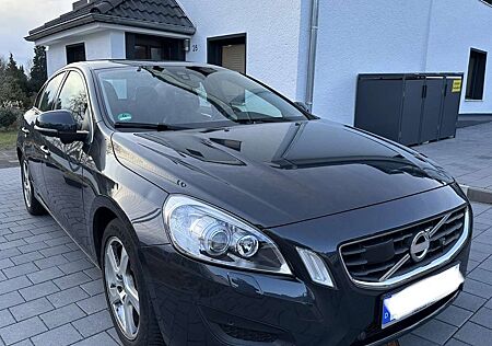 Volvo S60 D3 Geartronic Momentum