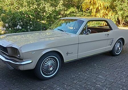 Ford Mustang V8 C-Code Hardtop Coupé