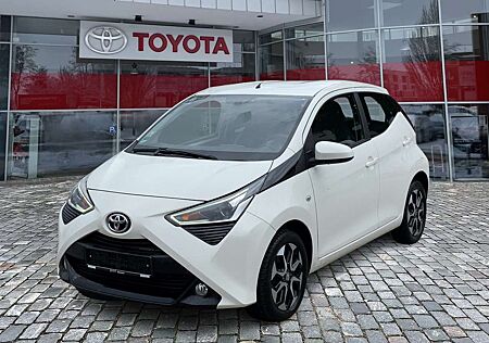 Toyota Aygo 1.0 x-play connect KAM LM