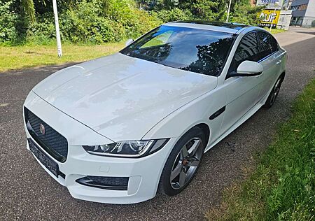 Jaguar XE MOTOR NEW Voll 4x4 R-Sport PANO Aut. Leder Kamera