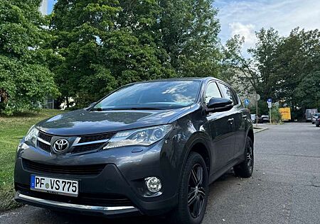 Toyota RAV 4 2.2 D-4D 4x4 Automatik Executive