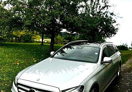 Mercedes-Benz E 220 d T AMG Line 9G-Tronic Burmester Pano E-AHK