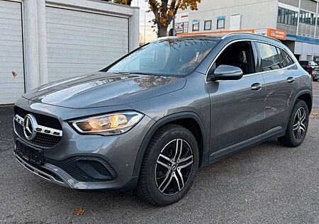 Mercedes-Benz GLA 200 d 8G-DCT *1te Hand*ACC*KAMERA*