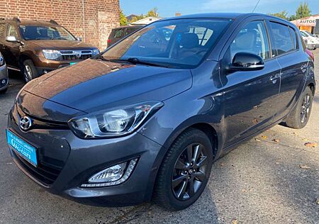 Hyundai i20 "FIFA World Cup Edition"Sitzheizung+Allwetter