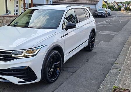 VW Tiguan Allspace Volkswagen R-Line 4Motion Black & Style