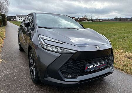 Toyota C-HR 2.0-l-VVT-i PHEV Team Deutschland