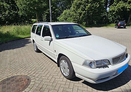 Volvo V70 2.5
