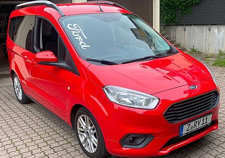 Ford Tourneo Courier 1.0 EcoBoost Titanium