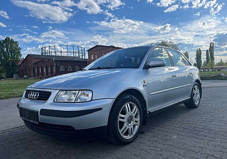 Audi A3 1.8 Ambition Automatik Alcantara PDC