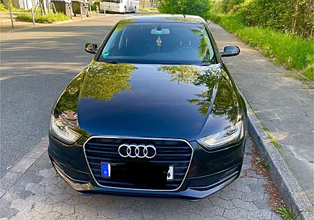 Audi A4 2.0 TDI DPF clean diesel S line Sportpaket