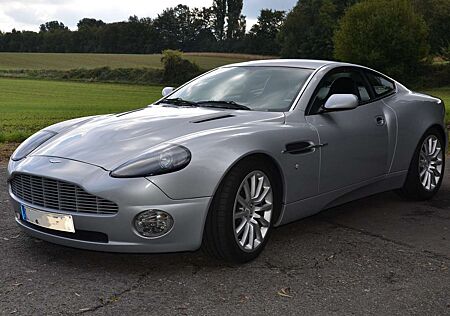 Aston Martin Vanquish +V12