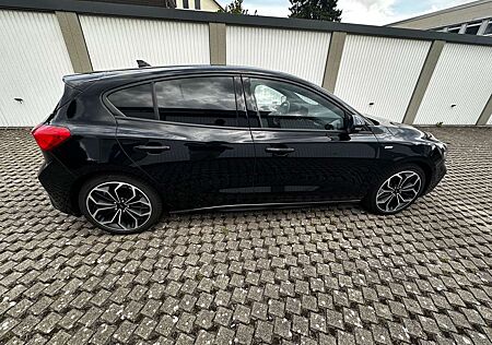 Ford Focus 1.0 EcoBoost ST-LINE / Winterpaket
