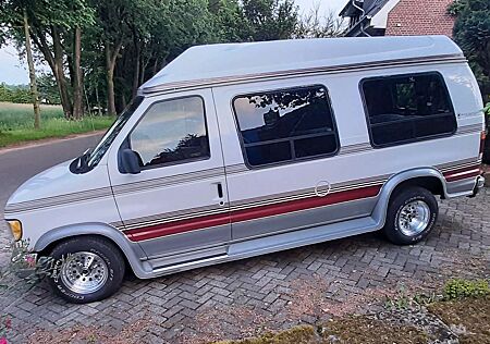 Ford Econoline E150 - V8 - Royal Palm Coach
