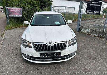 Skoda Superb 2.0 TDI Elegance Combi 140PS 3-ZonenKlima Navi
