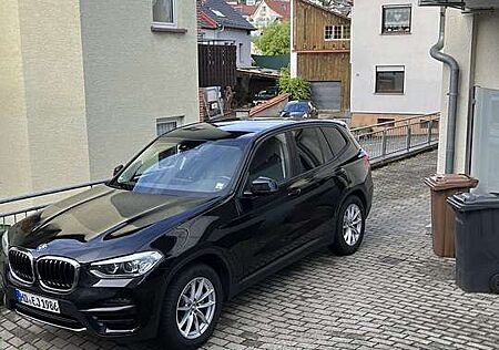 BMW X3 xDrive 20 i Advantage , AHK, Sitzhzg. Leder….