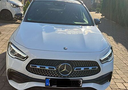 Mercedes-Benz GLA 250 GLA 4Matic 8G-DCT AMG Line - Junger Stern