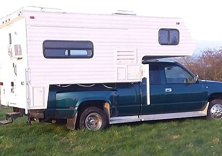 Caravans-Wohnm General Motors C3500 Pickup LPG mit Slide In Campertop
