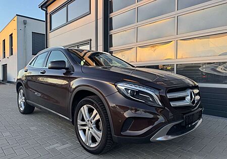 Mercedes-Benz GLA 220 CDI / d R*Cam MEMORY XENON PANO AHK