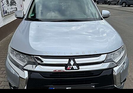 Mitsubishi Outlander 2.2 DI-D 4WD Diesel Allrad Klima AHK