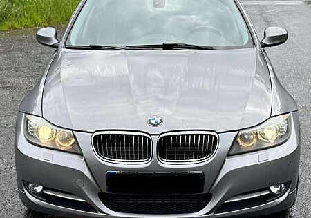 BMW 320d 320 Touring Edit. Exclusive Autom., Leder, Navi-P