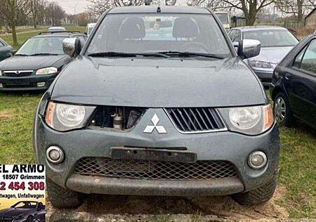 Mitsubishi L200 Intense Club Cab 4WD