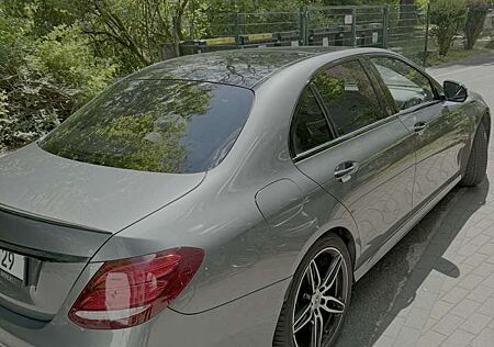 Mercedes-Benz E 220 d 9G-TRONIC AMG Line