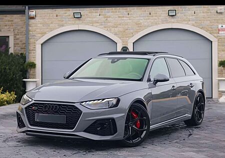 Audi RS4 Avant quattro tiptronic