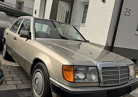 Mercedes-Benz E 250 Oldtimer 1 Hand H Kennzeichen Guter Zustand