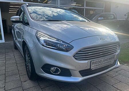 Ford S-Max Tita. AUT NAV 7 SITZ AHK KAM ALLWETTER