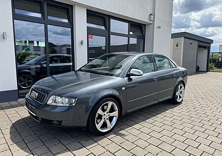 Audi A4 2.4 /XENON/T-LEDER/NAVI/BOSE/18"ALU/TÜV03-2027