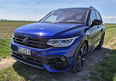 VW Tiguan Volkswagen 2.0 TSI Akrapovic, HeadUp, Pano, H&K