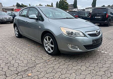 Opel Astra J Lim.Edition/Tempomat/PDC/AHK/SHZ