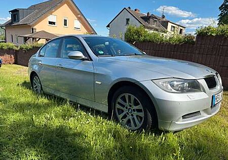 BMW 320d 320 Automatik Navi Schiebedach