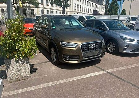 Audi Q3 *Navi*Xenon*AHZV