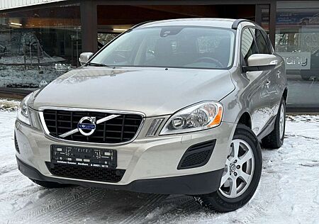 Volvo XC 60 XC60 Momentum 2WD Automatik 5-Zylinder Ahk