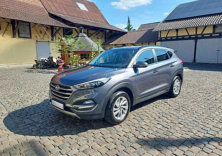 Hyundai Tucson 1.6 Navi 2WD, Klima AHK Pano PDC RFK