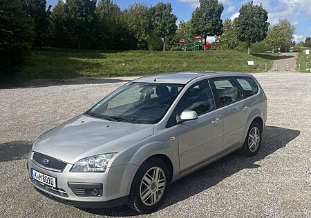Ford Focus Turnier 2.0 16V Aut. Ghia Automatik/ Steuerkette