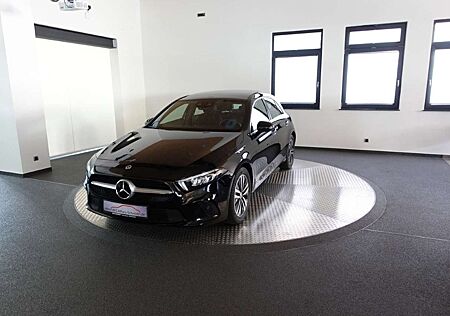 Mercedes-Benz A 180 A -Klasse *LED*Pano*