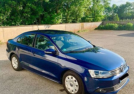 VW Jetta Volkswagen 1.6 TDI Trendline/TÜVneu/PDCv&h/Berganfahrassist.