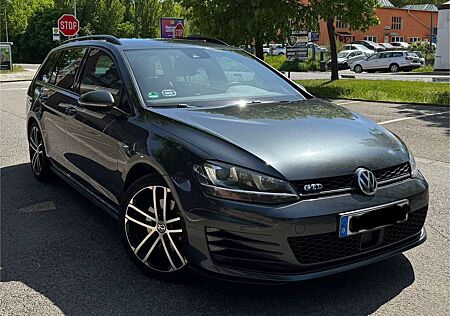 VW Golf Volkswagen GTD Variant BlueMotion Technology DSG