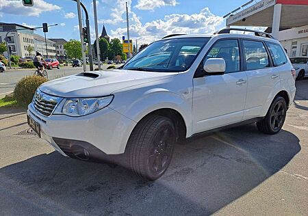 Subaru Forester Comfort *AWD*XENON*67Tkm*2. Hd*SHZ*AC*