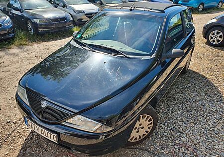 Lancia Ypsilon Cosmopolitan nero / elek. Faltdach
