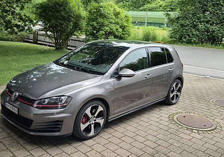 VW Golf GTI Volkswagen Performance BlueMotion Technology DSG