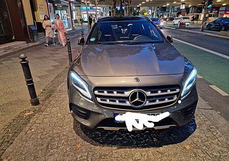 Mercedes-Benz GLA 200 AMG LINE PANO AMBIENTE