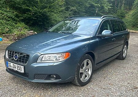 Volvo V70 D5 AWD Geartronic Momentum